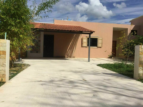 Venta De Cómoda Casa De Un Piso En Baspul