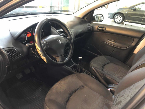 Peugeot 207 1.4 Sedan Xs 2010 Permuto / Financio !!
