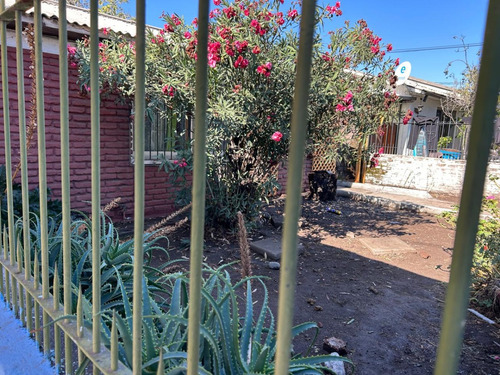 Cómoda Casa Aislada Con Excelente Terreno Calle Coronel.