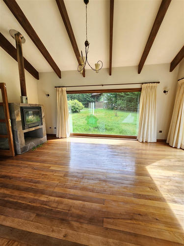 Hermosa Casa De 6 Dorm. En Parcela Para Arriendo En Valdivia