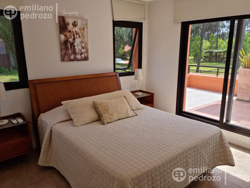 Venta Casa 2 Dormitorios Barrio Privado Parque Pinares, Punta Del Este