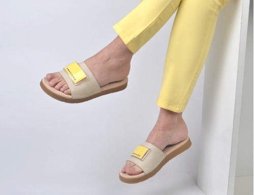 Imagen 2 de 7 de Zuecos Sandalias De Cuero De Mujer Mica - Ferraro