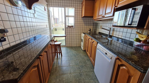 Imagen 12 de 30 de Vende Apartamento 3 Dormitorios, 2 Baños Y Garaje X 2 - Frente A La Rambla