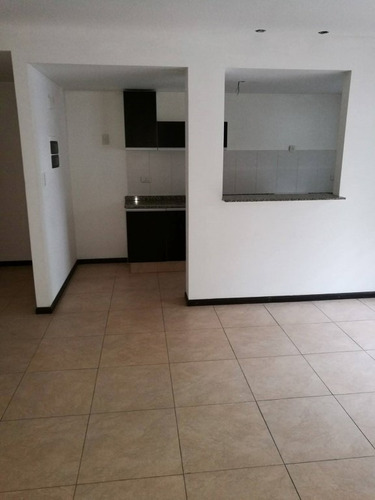 Imagen 4 de 11 de Departamento 2 Amb.. C/ Cochera Y Parrilla En Monte Grande