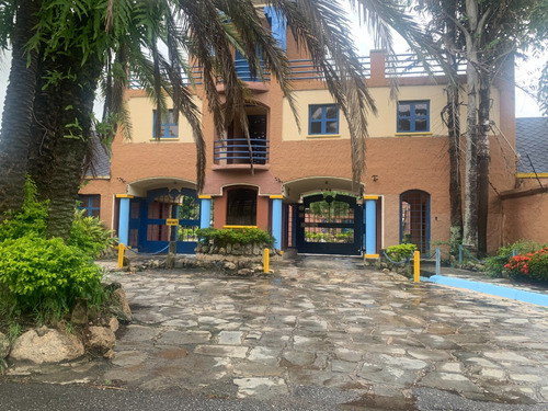 Se Vende Espectacular Villa En *village Prive* Naguanagua 