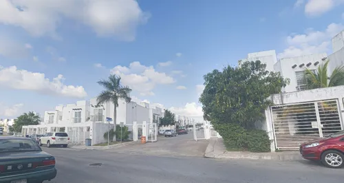 Cancun Hermosa Casa En Porto Pisa, Excelente A 25 Min De Las Hermosas Playas De Cancún, Plazas Comerciales, Escuelas, Centros Turísticos Y De Trabajo. Condominio Privado Acceso Controlado