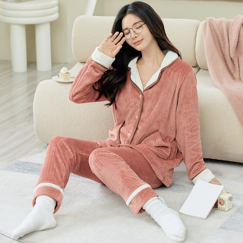El Conjunto De Pijama Cálido De Forro Polar Coral Para Mujer