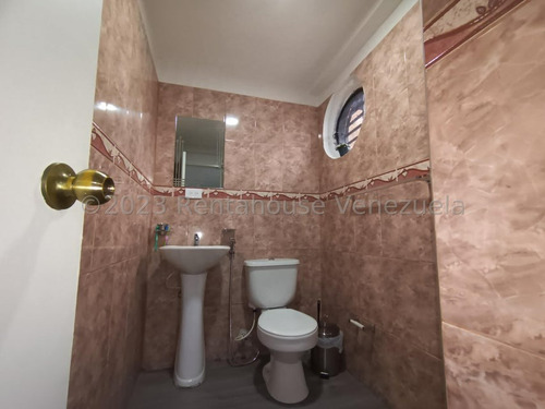 Imagen 28 de 30 de Hermoso Townhouse Ubicado En Conjunto Cerrado Con Pozo, Vigilancia Privada Y Doble Porton De Acceso, Es Moderno Y Tendencia Minimalista, Cuenta Con Su Cocina Empotrada Equipada, Pisos Laminados