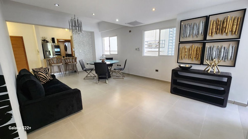 Alquiler Apartamento 2 Habitaciones, 2.5 Baños Y 1 Parqueo