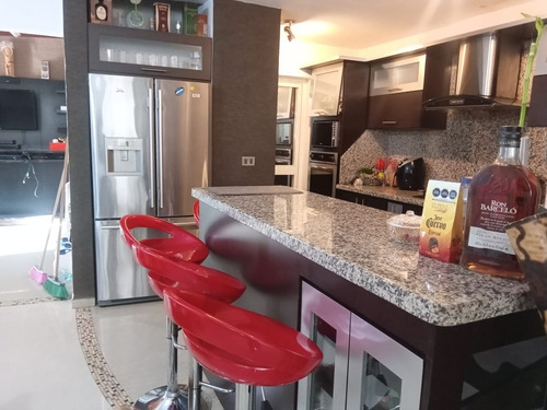 Ligia Guardia Vende Town House En Conj. Res. Las Trinitarias, San Diego. Plth-254