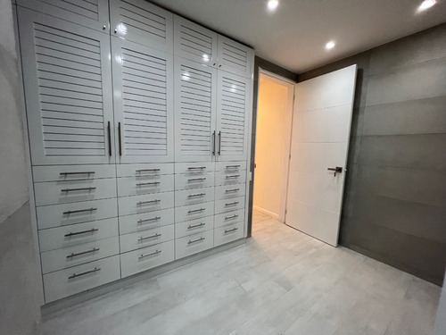 Se Vende Ph En La Urb. Lomas De La Alameda Con Vista Al Ávila Y 2 Terrazas.