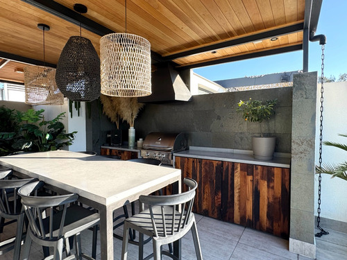 Departamento Townhouse En La Dehesa, 3 Pisos + Rooftop