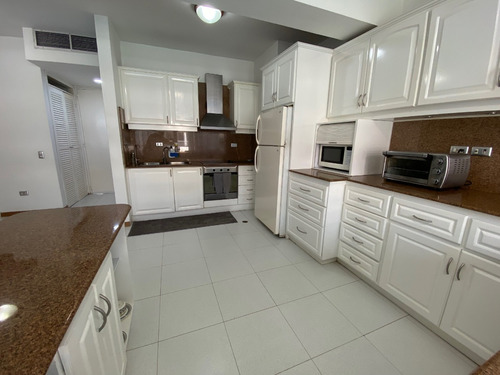 Imagen 6 de 12 de En Venta Apartamento Dúplex Residencia Coral Plaza Lechería / Roger Mongua