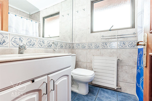 Casa En Venta De 4 Dorm. En Lo Barnechea