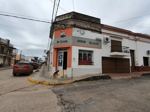 Imagen 1 de 5 de Local Comercial En Irigoyen Y 3 De Febrero, Zona Muy Comercial