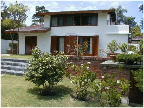 Hermosa Casa Con Muy Terreno. Financia A Largo Plazo