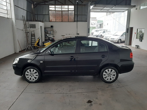 Volkswagen Polo Sedan 2009 1.6 Vht Total Flex 4p