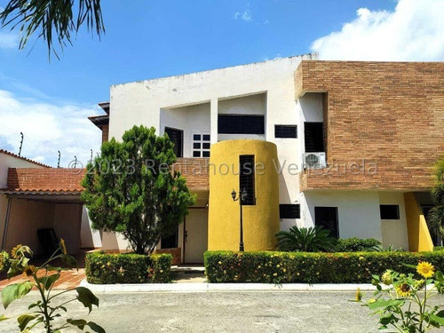 Townhouse En Venta En Cumboto Puerto Cabello 241651 P