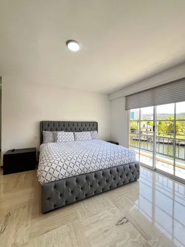 Venta Amplio Apartamento Vista, Plaza Mayor C. R. Siete Mare