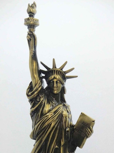 Imagen 4 de 5 de Estatua De La Libertad En Metal