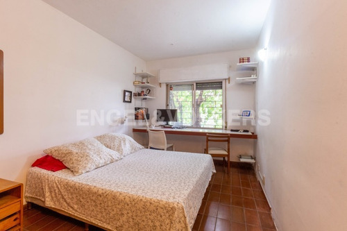 Casa De Estilo Con Gran Fondo Verde - Id 5444