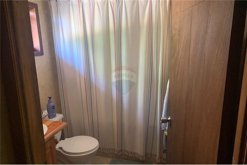 Imagen 12 de 22 de Casa De 2 Pisos Con Parcela Y Piscina En Pucon