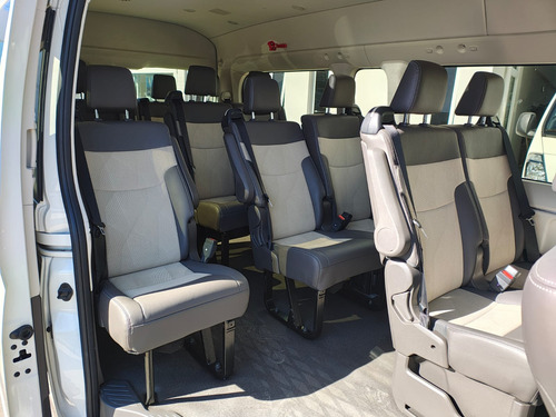 Toyota Hiace 2.8 Tdi Commuter 6at 14a