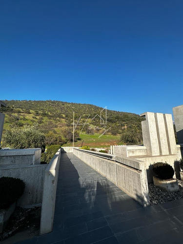 Duplex En Venta De 5 Dorm. Valle Escondido Lo Barnechea