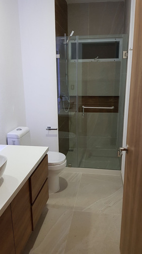 Preciosa Casa En La Condesa Juriquilla, Estudio O 4ta Recamara En P.b, Jardín.-