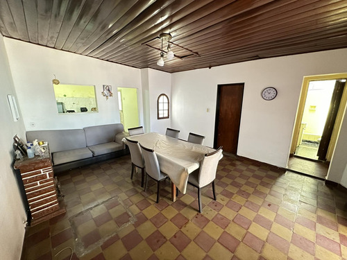 Excelente Casa Lote Propio De 4 Ambientes Con Gran Patio En Mataderos
