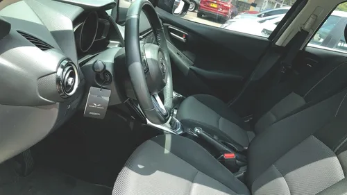 Mazda 2 Touring Sedan 2020