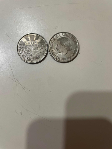 2 Monedas Evita $2 Pesos Del Año 2002