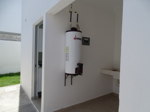 Hermosa Residencia En La Cima De Autor, 3 Habitaciones, Estudio O 4ta Recamara.