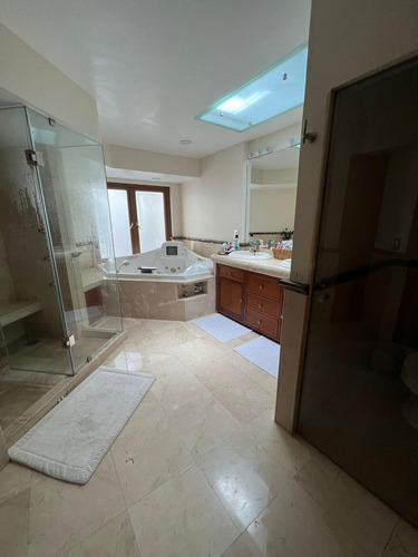 Venta De Casa En Fraccionamiento San Carlos En Metepec