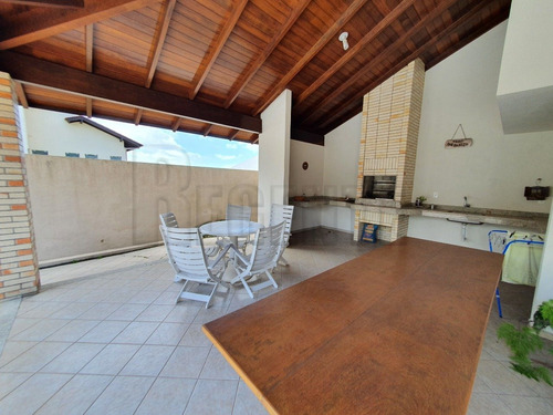 Imagem 2 de 15 de Casa 4 Dormitorios No Bairro Coqueiros - V-82892
