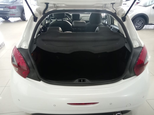 Imagen 9 de 25 de Peugeot 208 Feline Blanco