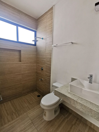 Casa En Venta En Fiora Residencial Cholul, Merida, Yuc. Rcv371