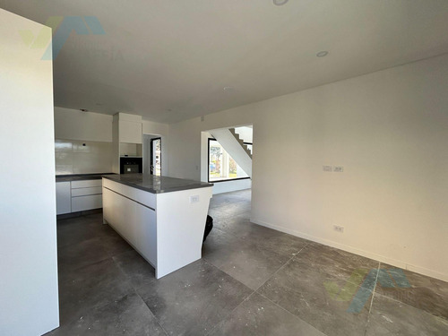 Casa En Venta 5 Amb En Altos De Campo Grande