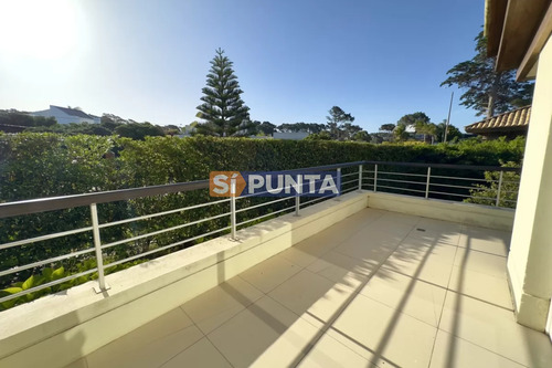 Apartamento En Alquiler De 3 Dormitorios Con Piscina Y Parrillero En Veramansa - Mansa