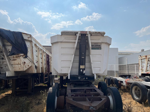 Vilchis - Volteos Modelo Pegaso, 26 Y 32 Mt3, Neumáticas