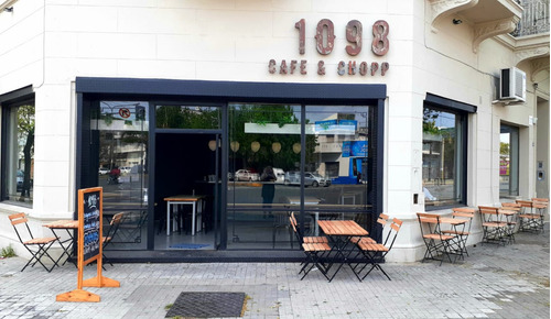 Fondo De Comercio. Bar Cafetería Y Cervecería En Barrio Abasto