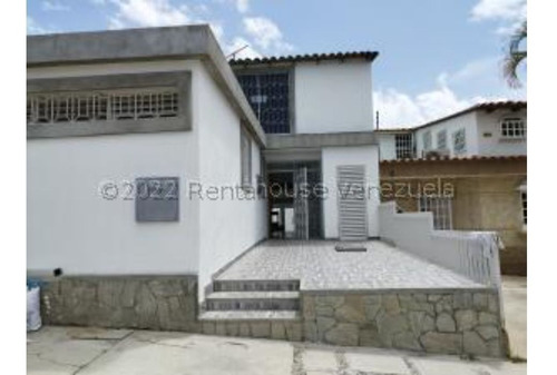  #23-530  Comoda Remodelada Y Acogedora Casa En Macaracuay 