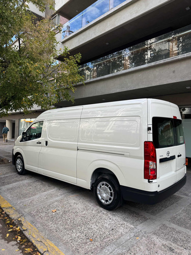 Toyota Hiace 2.8 Tdi Furgón 6at L2h2 3a 5p