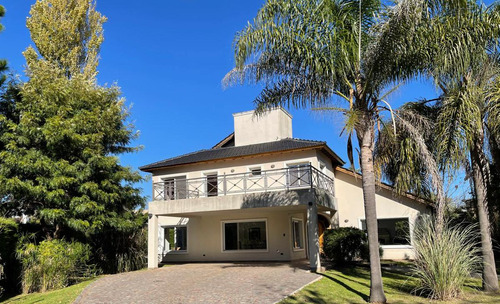 Casa En Venta En Barrio Cerrado Santa Ana Moreno