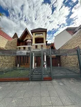 Comprar Atencion!! Imponente Chalet De Categoria 5 Amb S\u002F Lote 8,66x35 C\u002F Garage Pasante Fdo Libre Y Quincho (135)