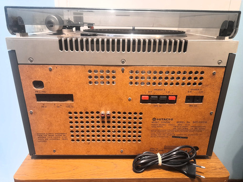 Equipo De Audio Hitachi Con Tocadiscos,casetes,radio,aux Plateado 50 W (Usado)