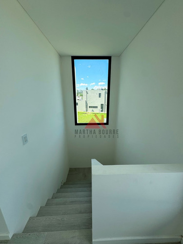 Casa En Venta En Santo Tomas, Pilar, G.b.a. Zona Norte