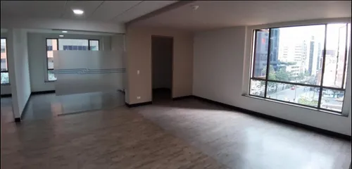 Oficina En Arriendo En Los Rosales. Cod A1038397