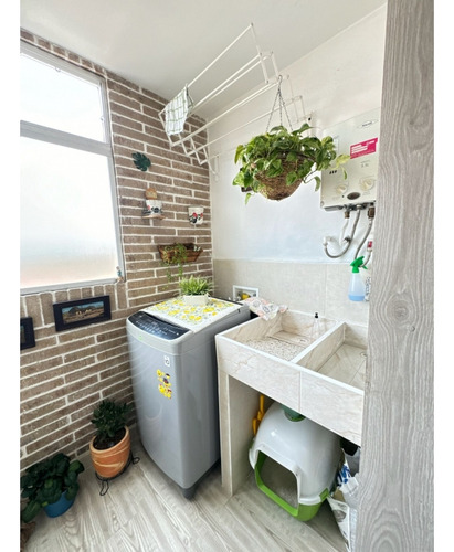 Apartamento, Laureles Hermoso Con Parqueadero