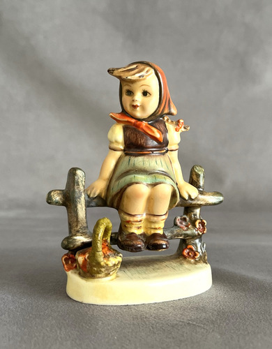 Bellísima Figura De Niña En Porcelana Goebel